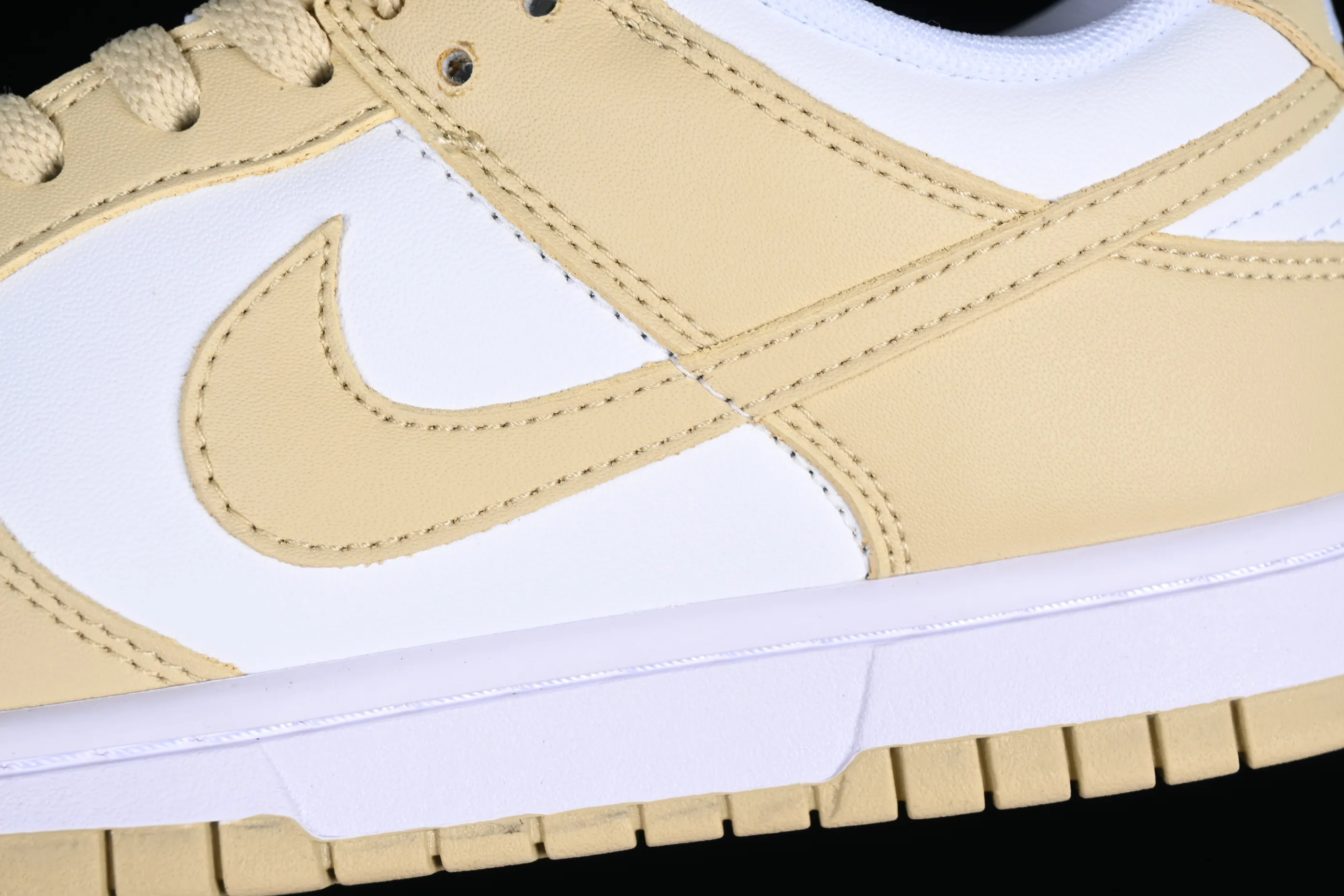 All Categories Nk SB Dunk Series Nk SB Dunk Low low-top sneakers Cost-effective version Dunk Low "Team Gold" golden wheat color SB low-top sports and leisure sneakers DV0833-100